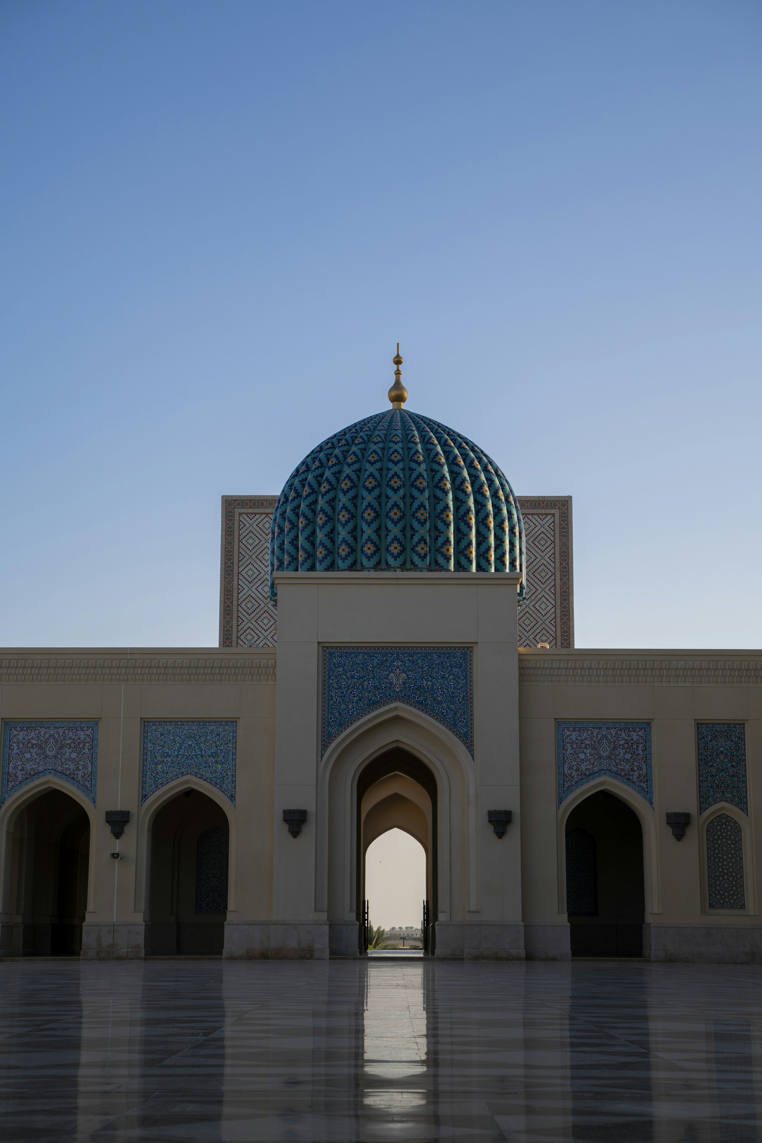 Sultan-Qabus-Moschee in Sohar – Stadtmotiv, kein Flughafenfoto